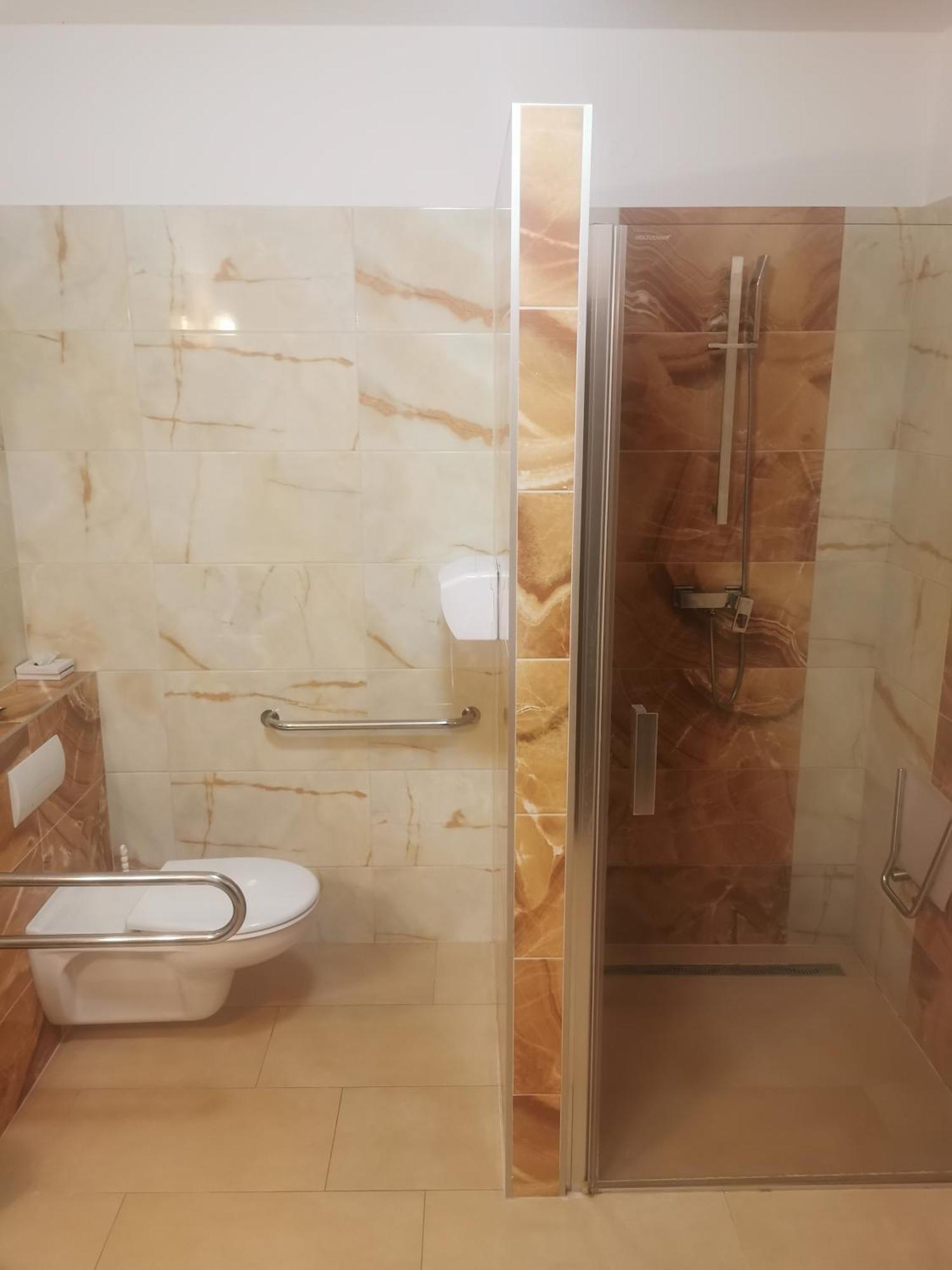 Hotel Diana Nové Mesto nad Váhom Eksteriør billede