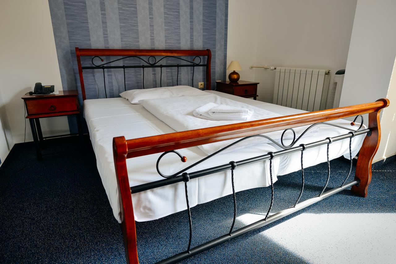 Hotel Diana Nové Mesto nad Váhom Eksteriør billede