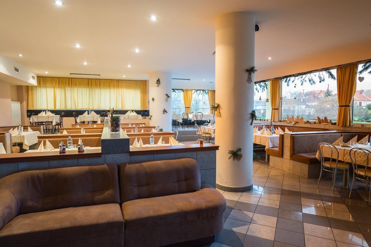 Hotel Diana Nové Mesto nad Váhom Eksteriør billede