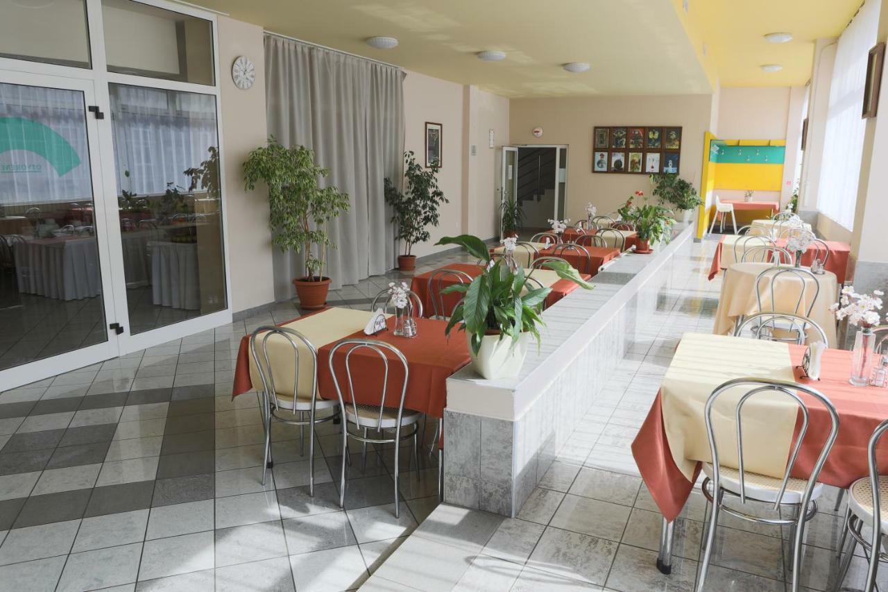 Hotel Diana Nové Mesto nad Váhom Eksteriør billede